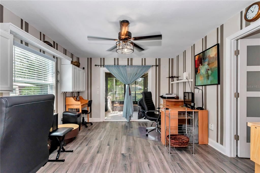 For Sale: $259,900 (2 beds, 2 baths, 1360 Square Feet)