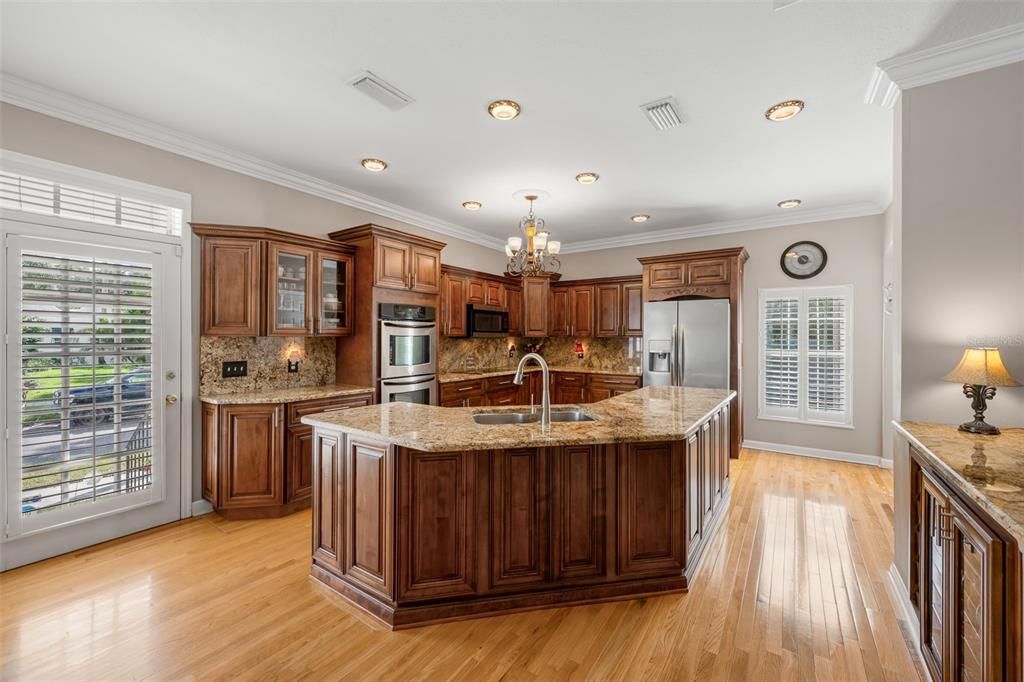 For Sale: $1,330,000 (4 beds, 2 baths, 2703 Square Feet)