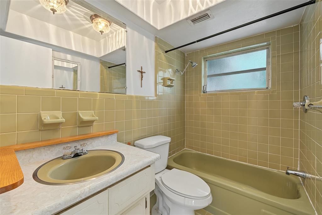 На продажу: $195,000 (2 спален, 1 ванн, 1014 Квадратных фут)