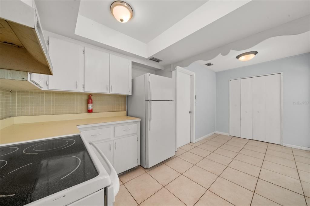 На продажу: $195,000 (2 спален, 1 ванн, 1014 Квадратных фут)