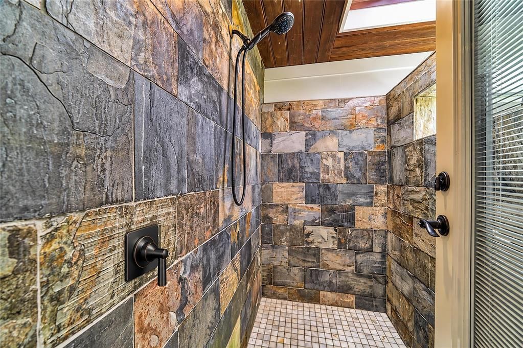 For Sale: $2,695,000 (5 beds, 5 baths, 3977 Square Feet)