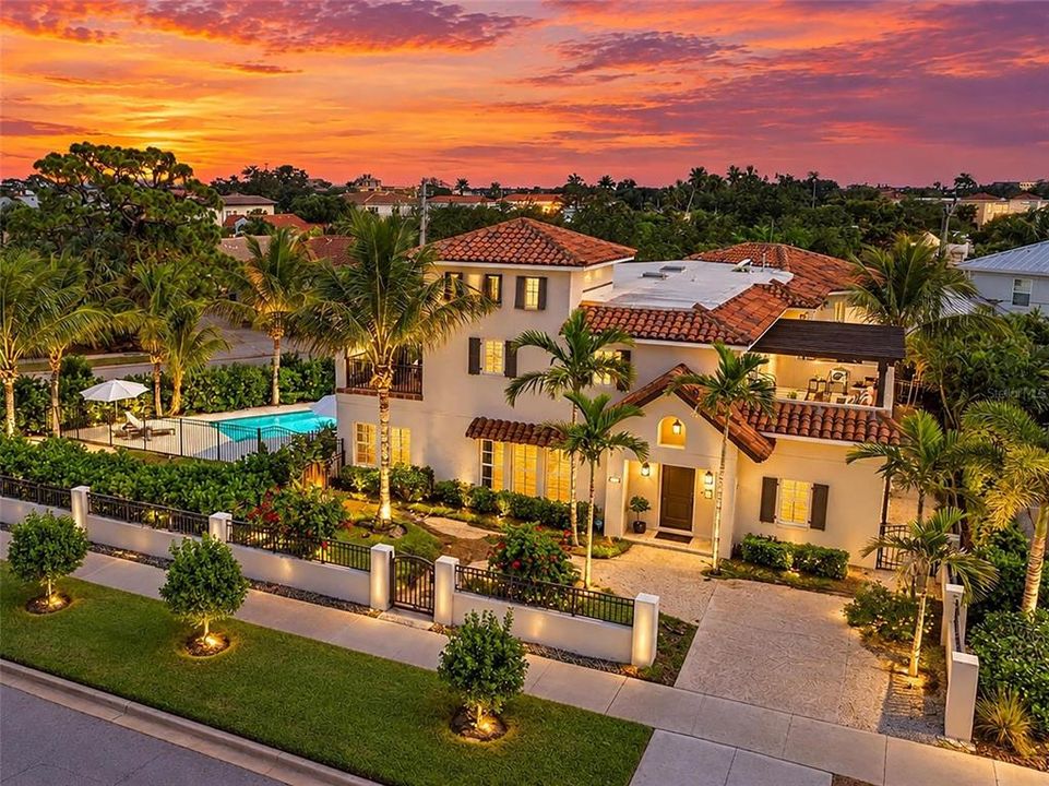 For Sale: $2,695,000 (5 beds, 5 baths, 3977 Square Feet)