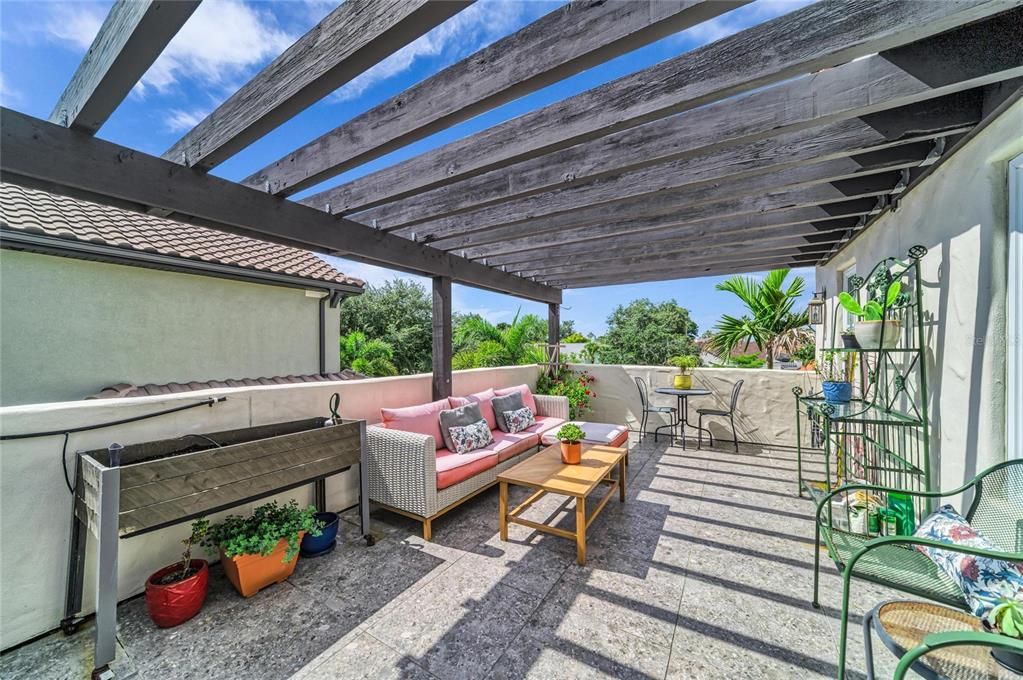 For Sale: $2,695,000 (5 beds, 5 baths, 3977 Square Feet)