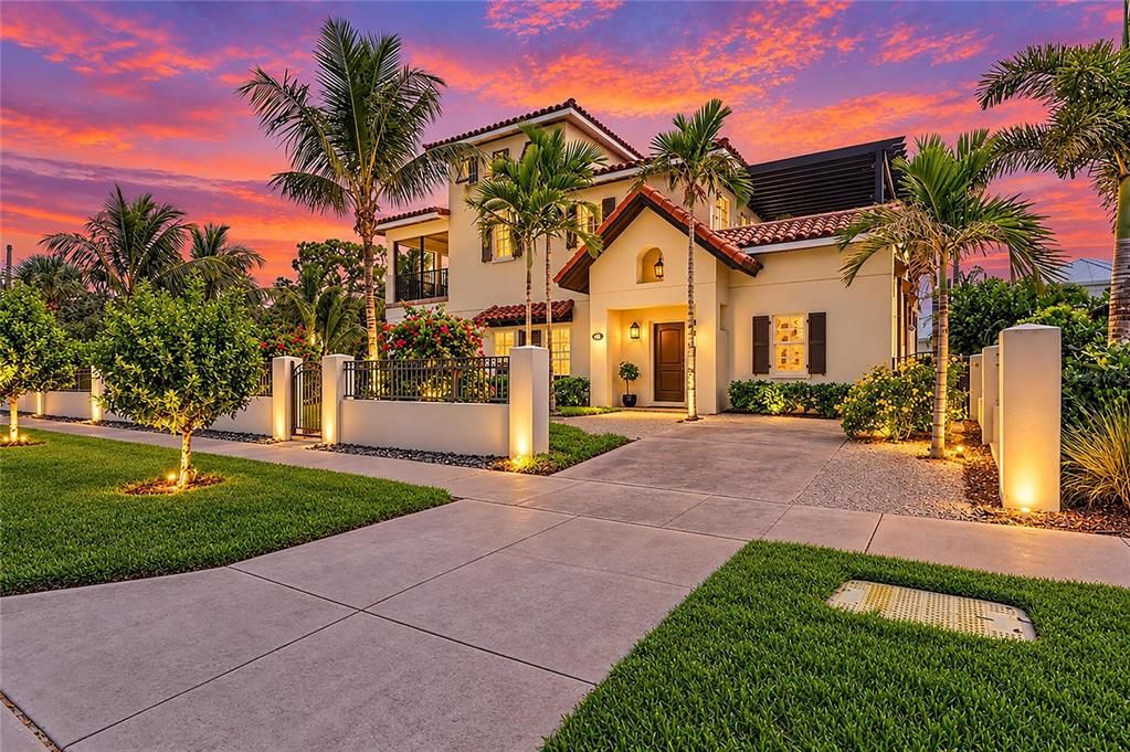 For Sale: $2,695,000 (5 beds, 5 baths, 3977 Square Feet)