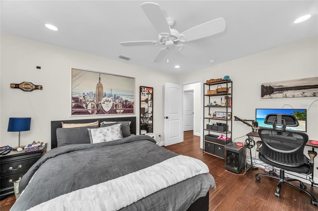 For Sale: $2,695,000 (5 beds, 5 baths, 3977 Square Feet)