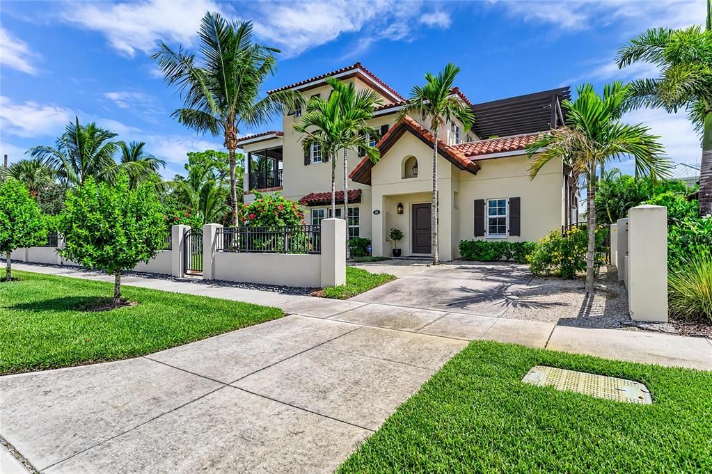 For Sale: $2,695,000 (5 beds, 5 baths, 3977 Square Feet)
