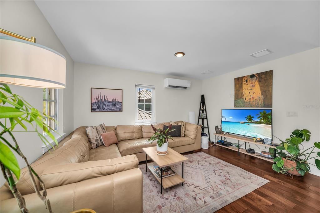 For Sale: $2,695,000 (5 beds, 5 baths, 3977 Square Feet)