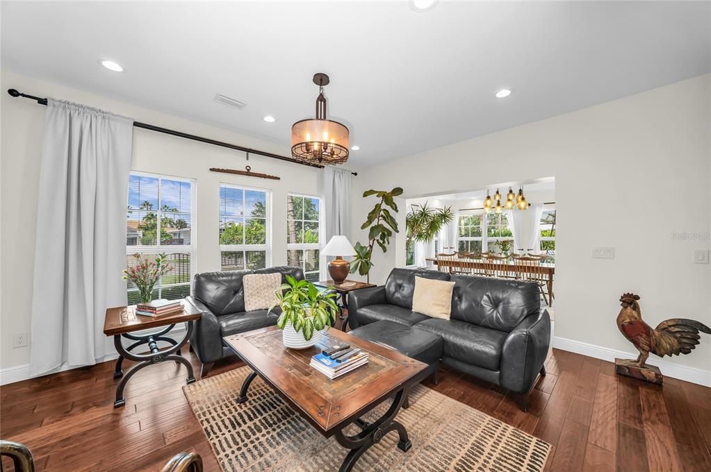 For Sale: $2,695,000 (5 beds, 5 baths, 3977 Square Feet)
