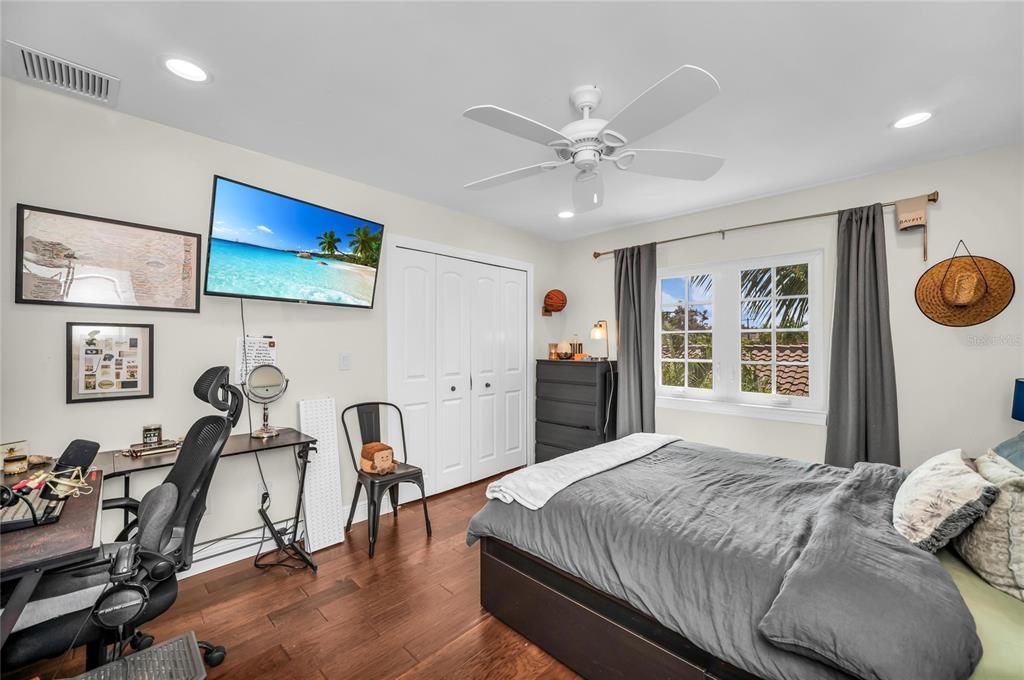 For Sale: $2,695,000 (5 beds, 5 baths, 3977 Square Feet)