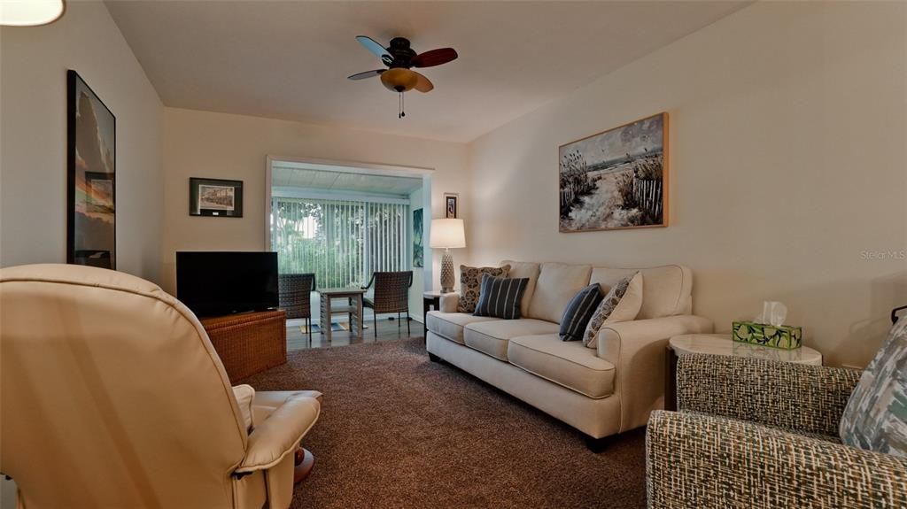 For Sale: $125,500 (2 beds, 1 baths, 804 Square Feet)