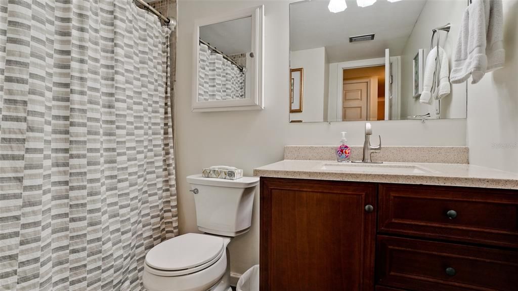 For Sale: $125,500 (2 beds, 1 baths, 804 Square Feet)