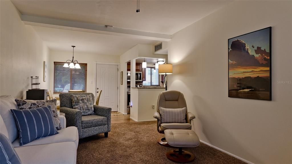 For Sale: $125,500 (2 beds, 1 baths, 804 Square Feet)