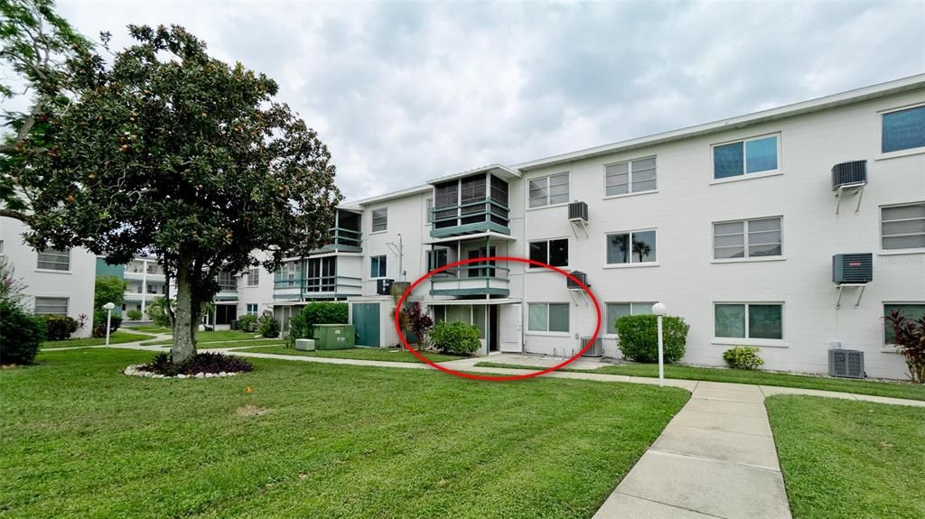 For Sale: $125,500 (2 beds, 1 baths, 804 Square Feet)