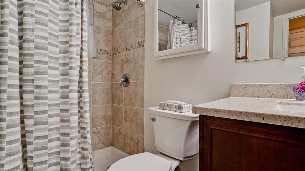 For Sale: $125,500 (2 beds, 1 baths, 804 Square Feet)