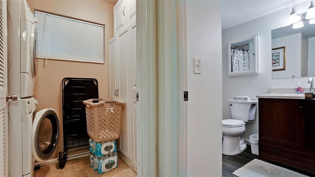 For Sale: $125,500 (2 beds, 1 baths, 804 Square Feet)