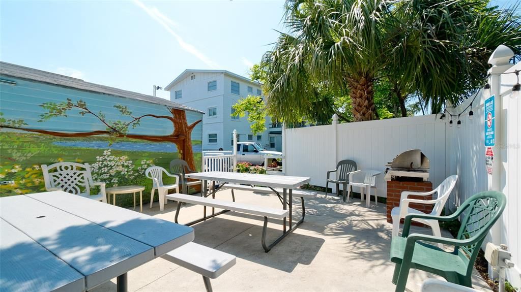 For Sale: $125,500 (2 beds, 1 baths, 804 Square Feet)