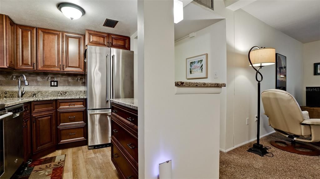 For Sale: $125,500 (2 beds, 1 baths, 804 Square Feet)