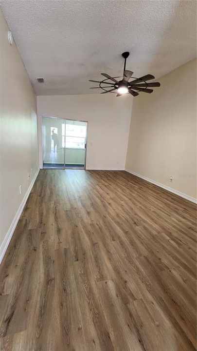For Sale: $250,000 (2 beds, 1 baths, 855 Square Feet)