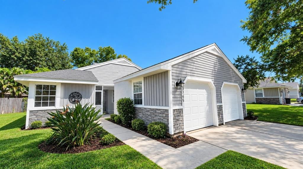 For Sale: $250,000 (2 beds, 1 baths, 855 Square Feet)