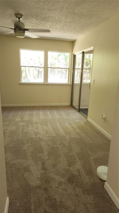 For Sale: $250,000 (2 beds, 1 baths, 855 Square Feet)
