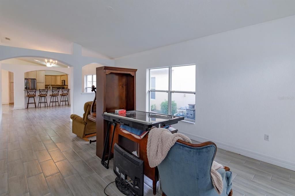 For Sale: $415,000 (2 beds, 2 baths, 1435 Square Feet)