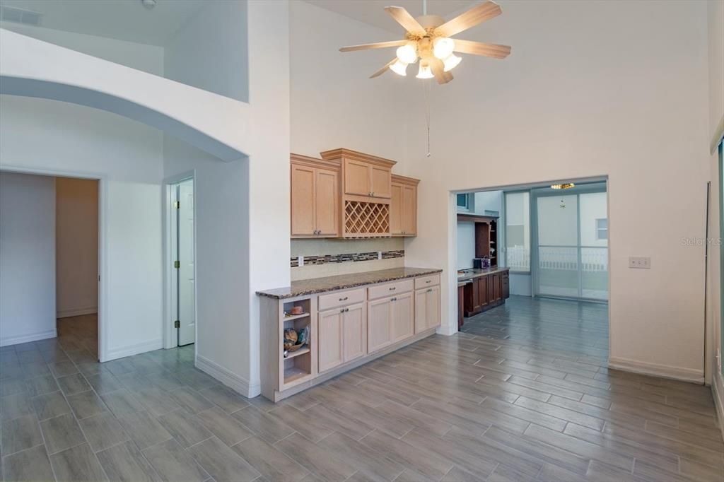For Sale: $415,000 (2 beds, 2 baths, 1435 Square Feet)