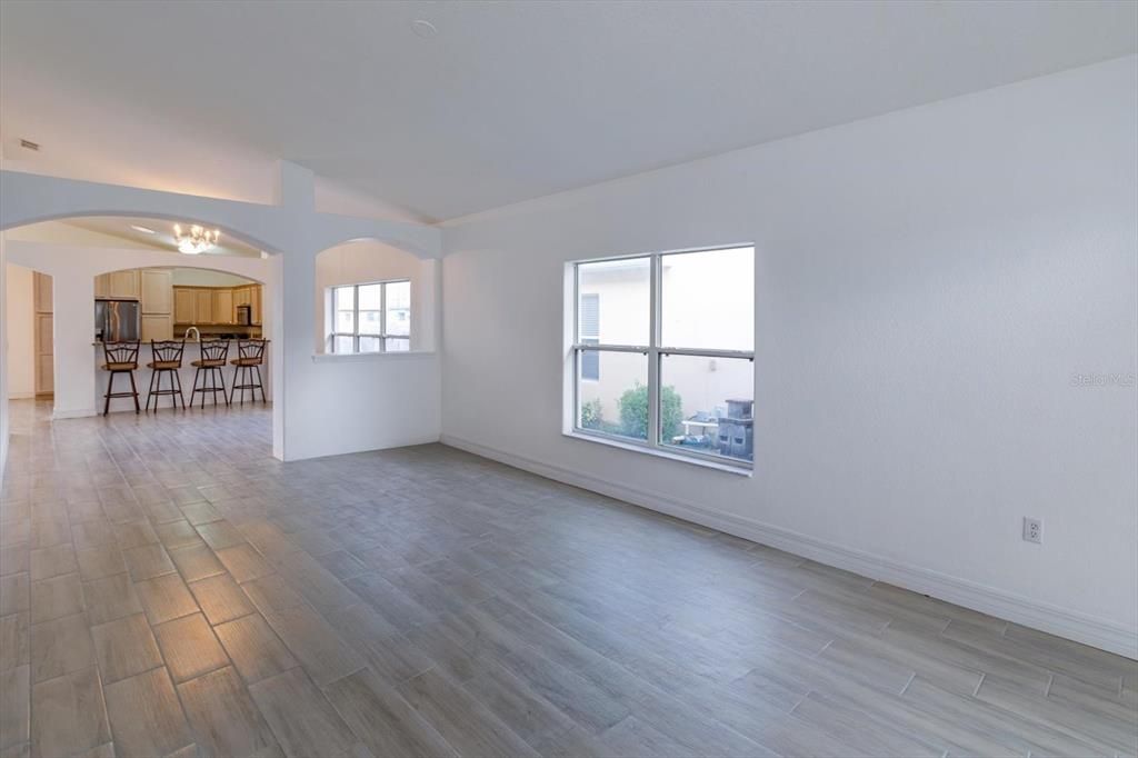 For Sale: $415,000 (2 beds, 2 baths, 1435 Square Feet)