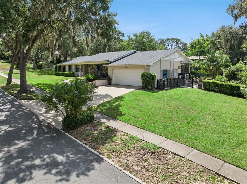 En Venta: $599,000 (3 camas, 3 baños, 1755 Pies cuadrados)
