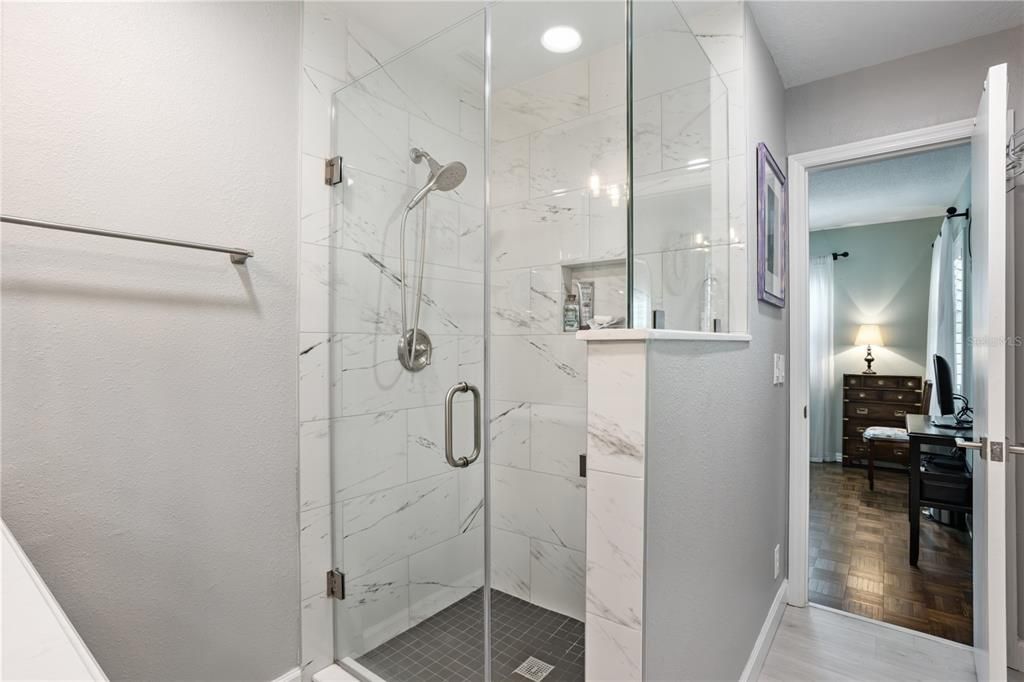 En Venta: $599,000 (3 camas, 3 baños, 1755 Pies cuadrados)