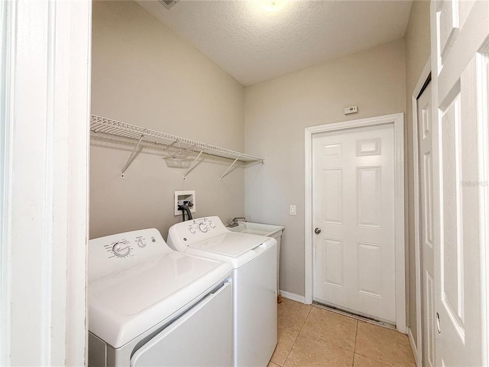 For Sale: $359,900 (3 beds, 2 baths, 1677 Square Feet)