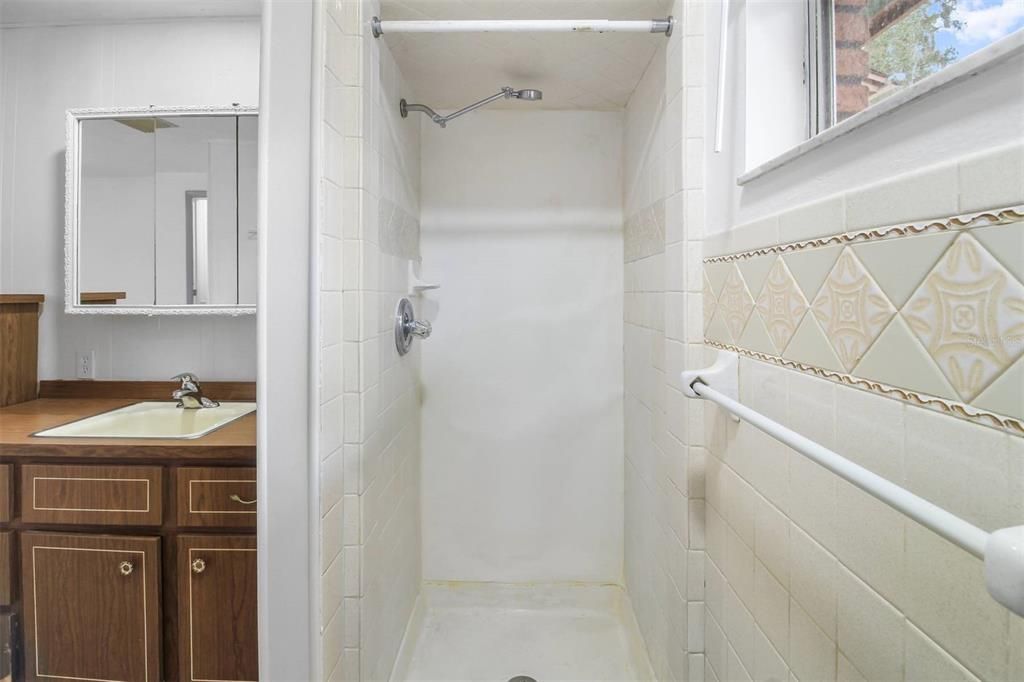 待售: $190,000 (2 贝兹, 2 浴室, 960 平方英尺)