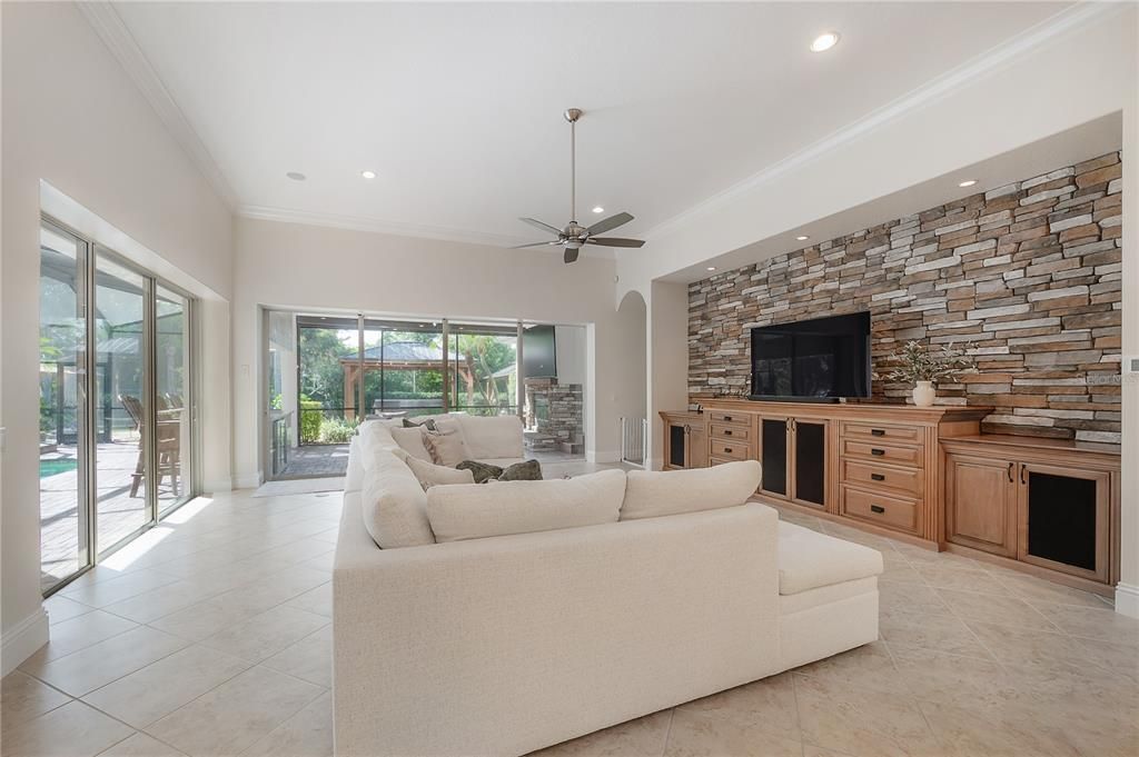 En Venta: $1,295,000 (5 camas, 5 baños, 4922 Pies cuadrados)