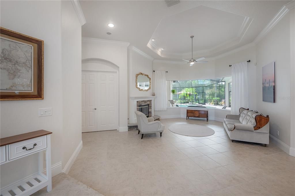 En Venta: $1,295,000 (5 camas, 5 baños, 4922 Pies cuadrados)
