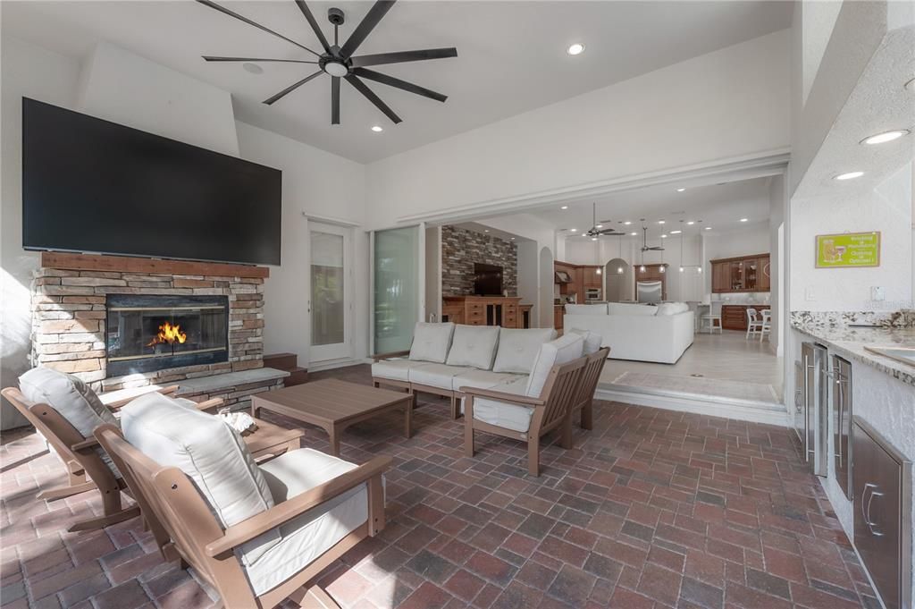 En Venta: $1,295,000 (5 camas, 5 baños, 4922 Pies cuadrados)
