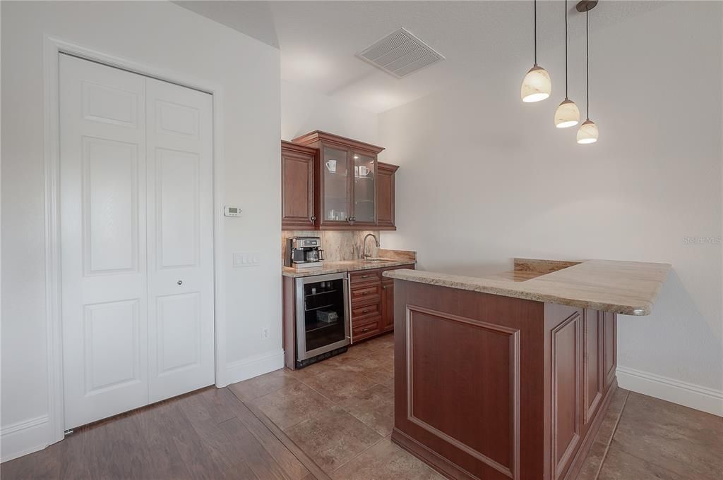 En Venta: $1,295,000 (5 camas, 5 baños, 4922 Pies cuadrados)