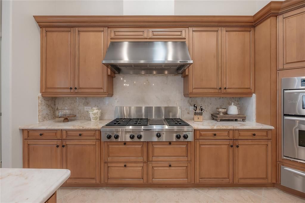 En Venta: $1,295,000 (5 camas, 5 baños, 4922 Pies cuadrados)