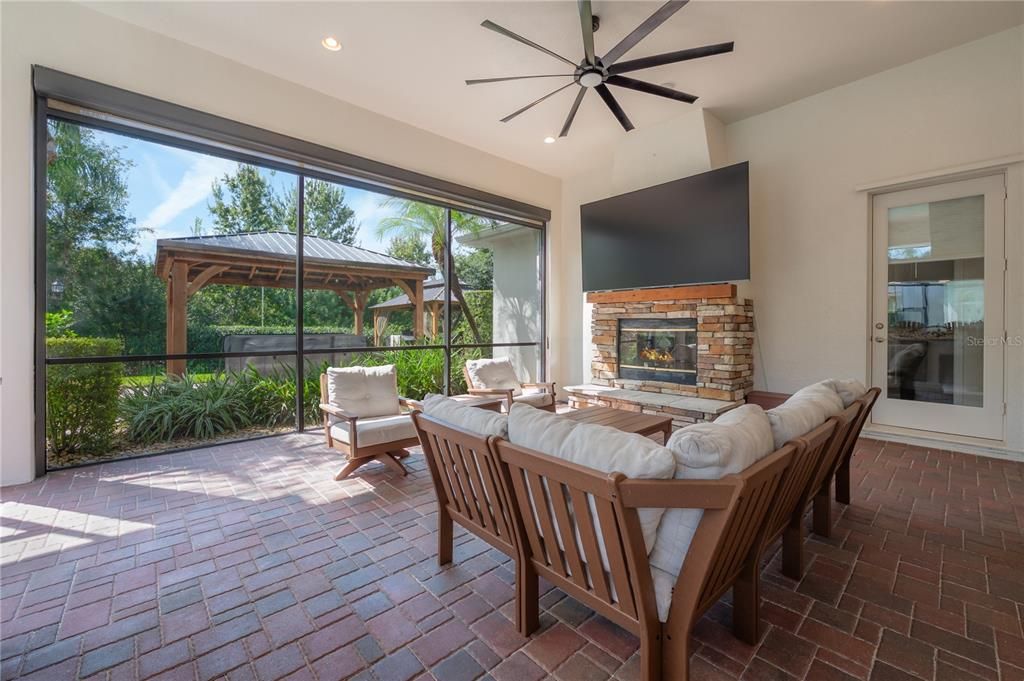En Venta: $1,295,000 (5 camas, 5 baños, 4922 Pies cuadrados)