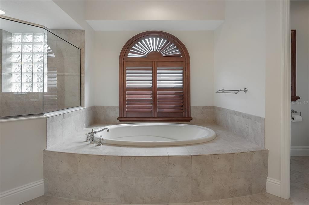 En Venta: $1,295,000 (5 camas, 5 baños, 4922 Pies cuadrados)
