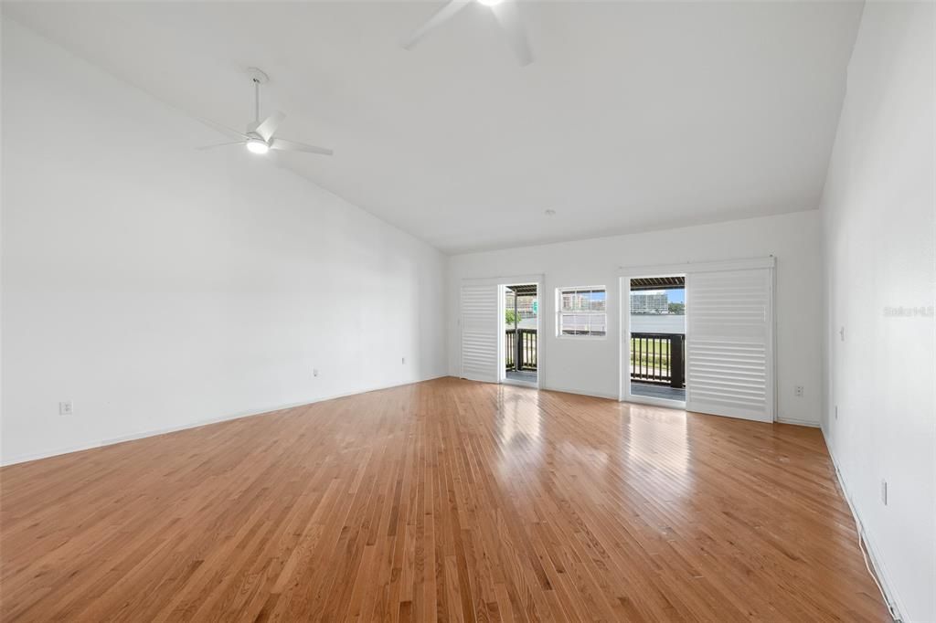 For Sale: $1,025,000 (2 beds, 2 baths, 2000 Square Feet)