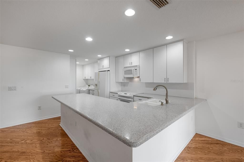 For Sale: $1,025,000 (2 beds, 2 baths, 2000 Square Feet)