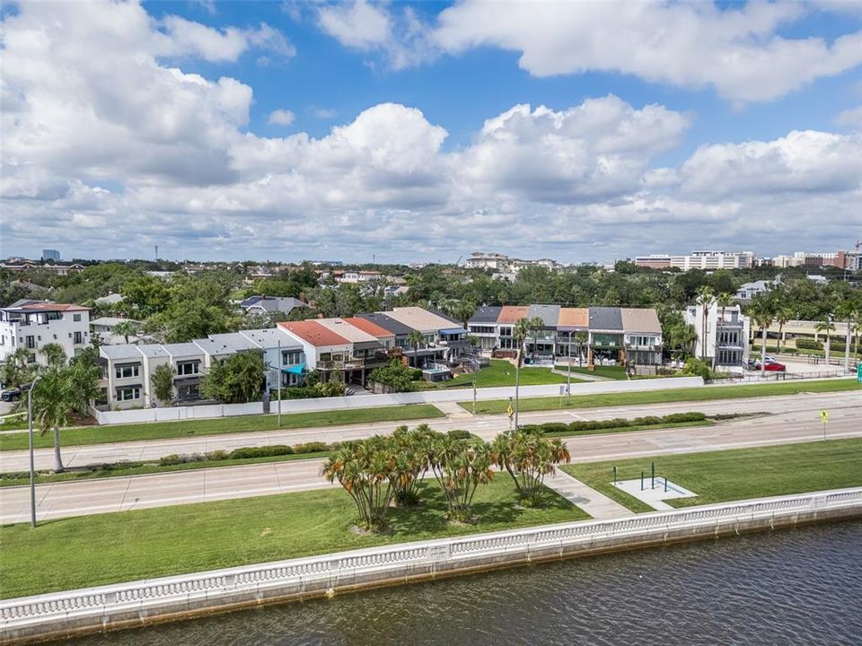 For Sale: $1,025,000 (2 beds, 2 baths, 2000 Square Feet)