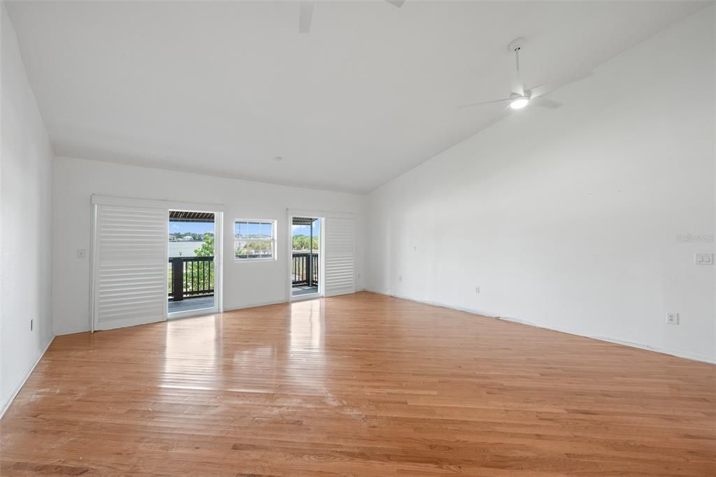 For Sale: $1,025,000 (2 beds, 2 baths, 2000 Square Feet)