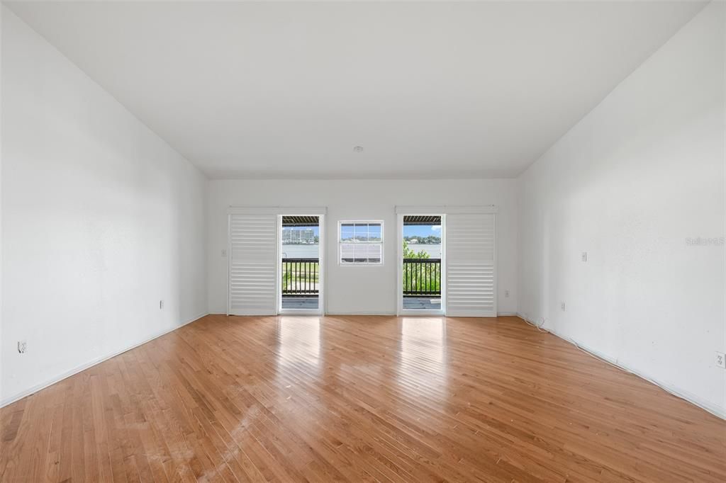 For Sale: $1,025,000 (2 beds, 2 baths, 2000 Square Feet)