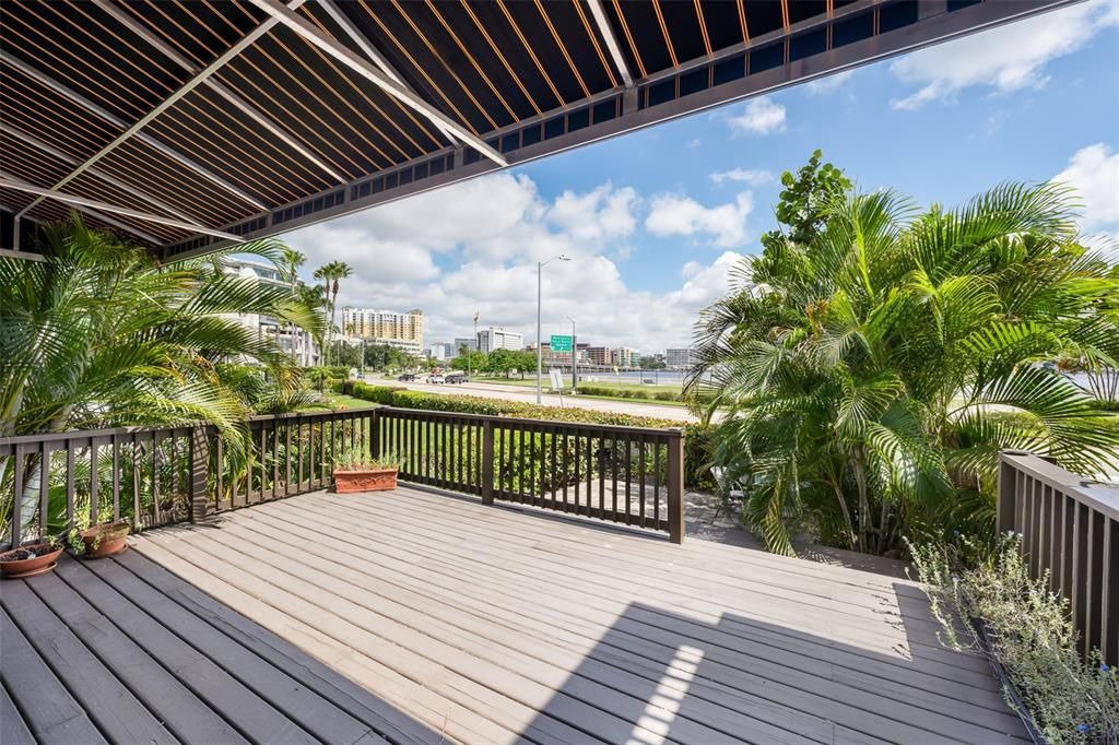 For Sale: $1,025,000 (2 beds, 2 baths, 2000 Square Feet)