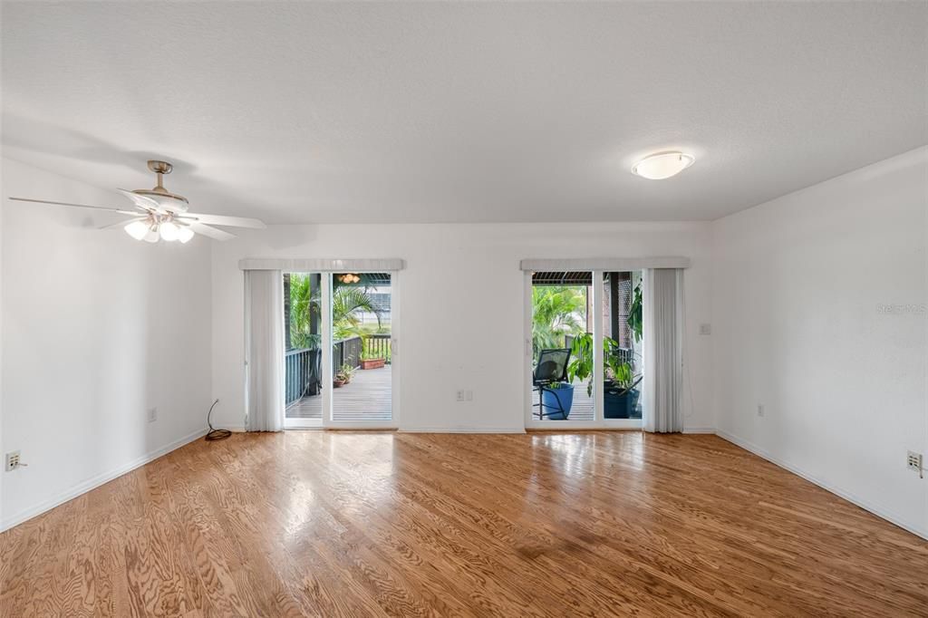 For Sale: $1,025,000 (2 beds, 2 baths, 2000 Square Feet)