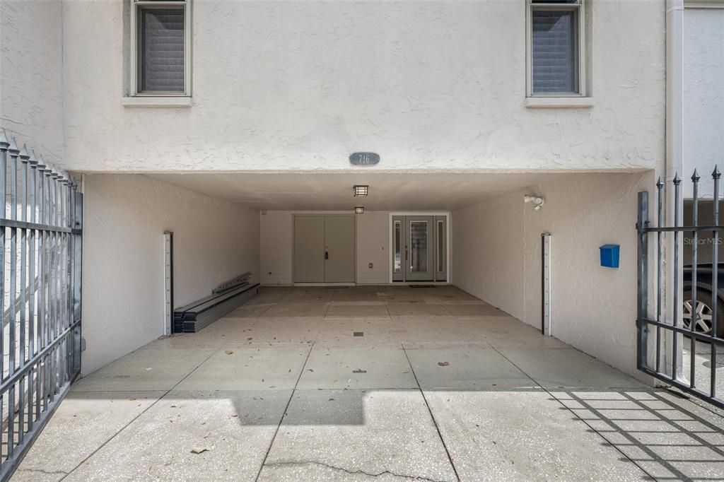 For Sale: $1,025,000 (2 beds, 2 baths, 2000 Square Feet)