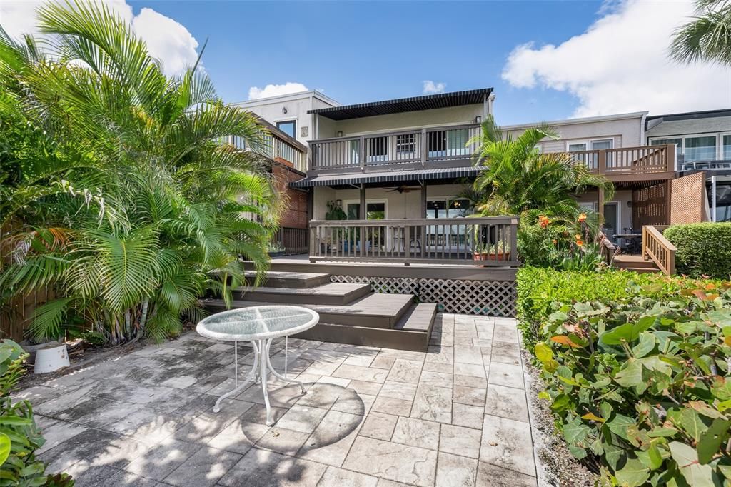 For Sale: $1,025,000 (2 beds, 2 baths, 2000 Square Feet)