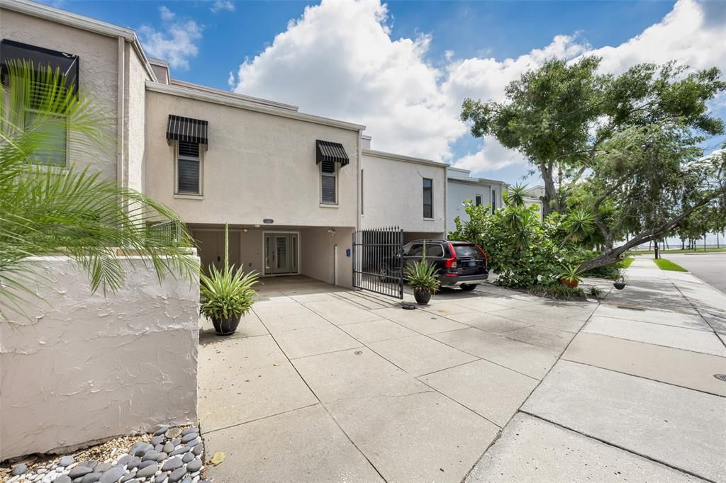 For Sale: $1,025,000 (2 beds, 2 baths, 2000 Square Feet)