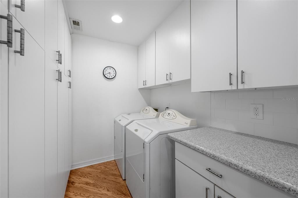 For Sale: $1,025,000 (2 beds, 2 baths, 2000 Square Feet)