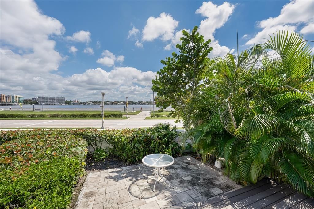 For Sale: $1,025,000 (2 beds, 2 baths, 2000 Square Feet)